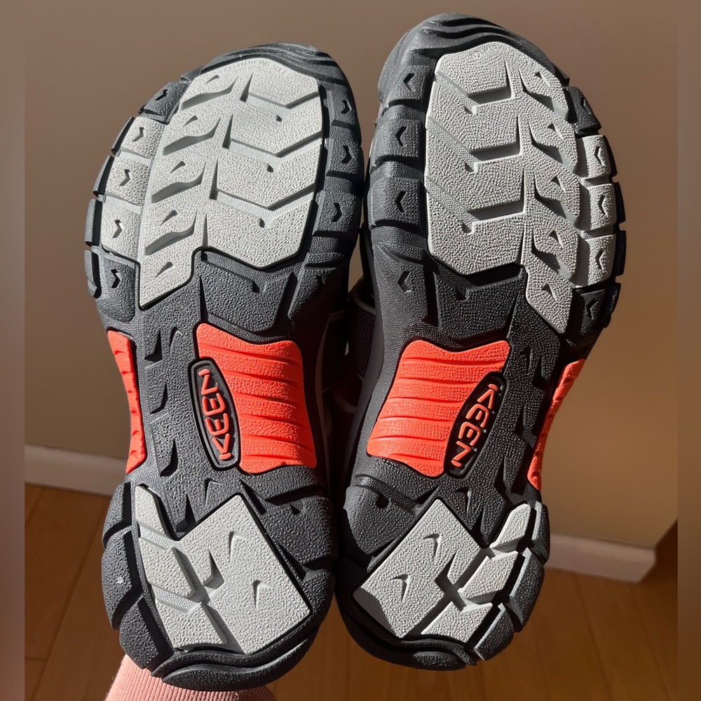 KEEN Men’s Newport H2 Sandals - Grey - Size 10 - Picture 9 of 12